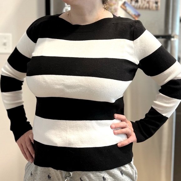 Black and white sweater - Picture 3 of 4
